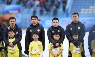 Sau khi cho 2 cô gái quá giang trên xe mẹc, Quang Hải lại có hành động đẹp